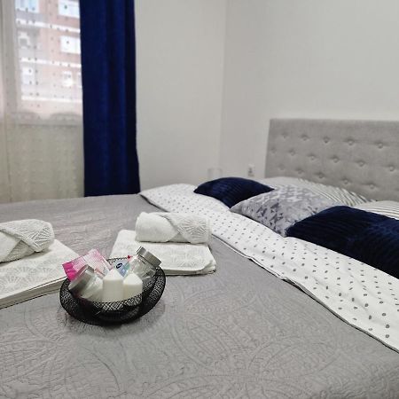 Apartman Astra Sremska Mitrovica Exteriér fotografie