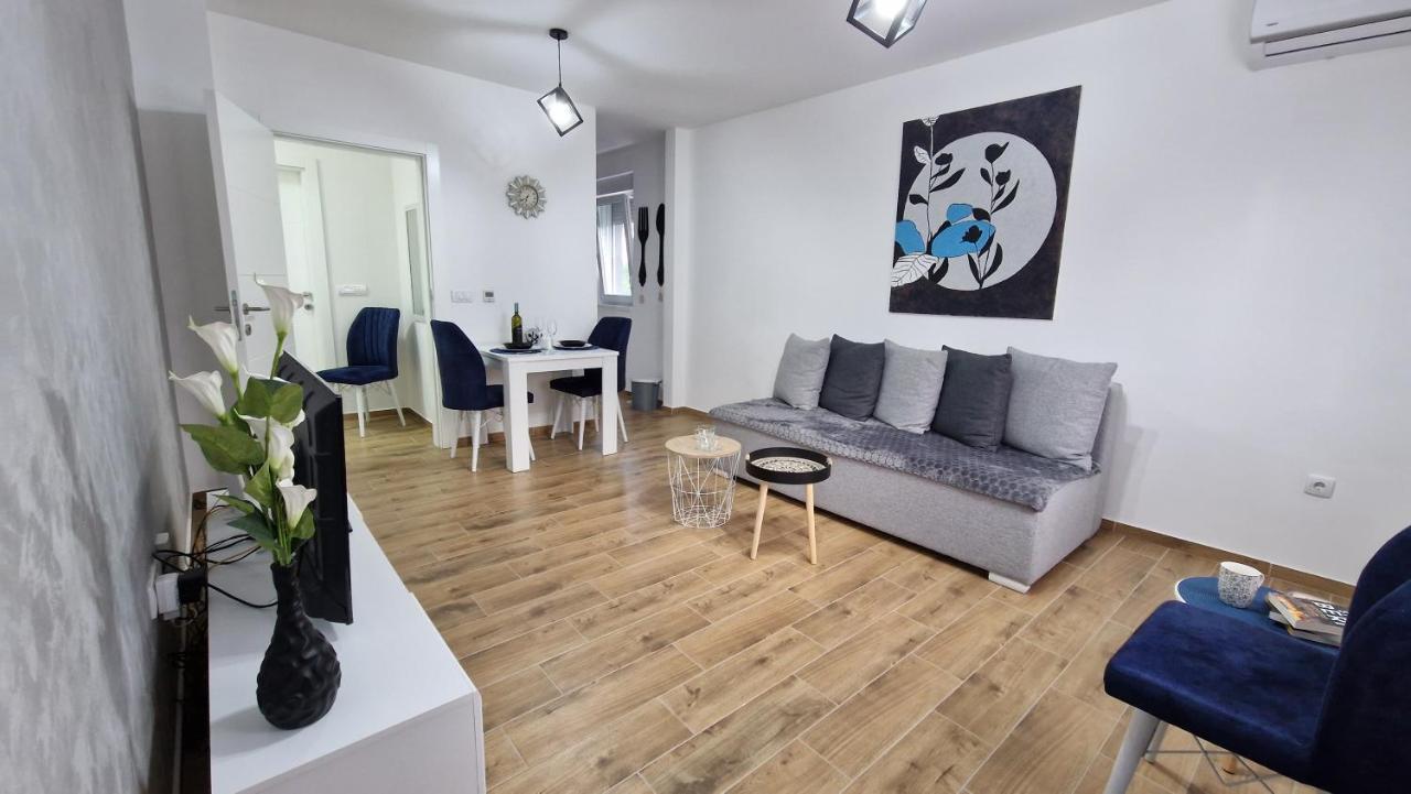 Apartman Astra Sremska Mitrovica Exteriér fotografie