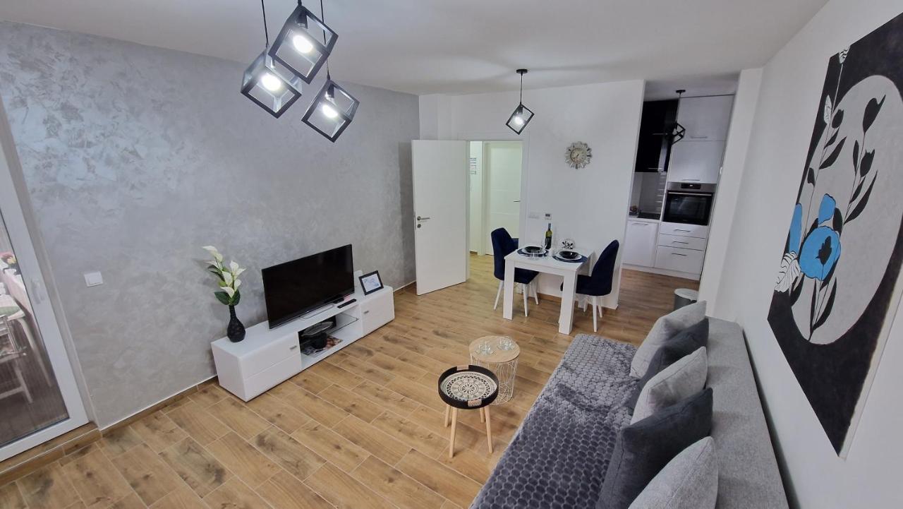 Apartman Astra Sremska Mitrovica Exteriér fotografie